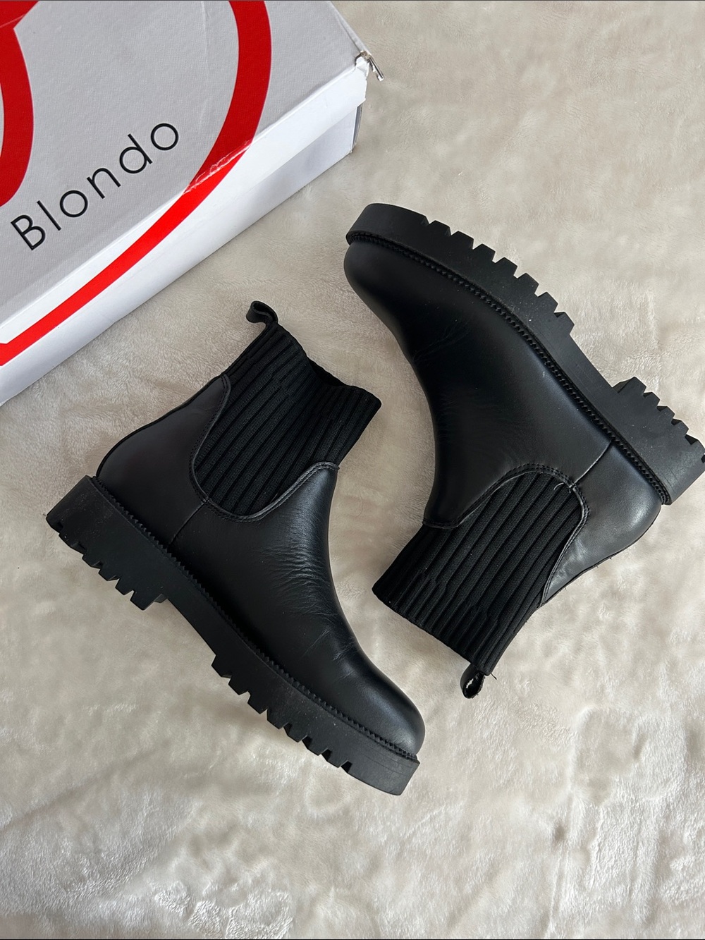 New Blondo Black Hallie Lug Ankle Boots size 6.5